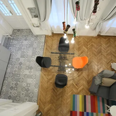 Tailor In The Center