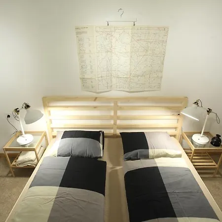 Tailor In The Center