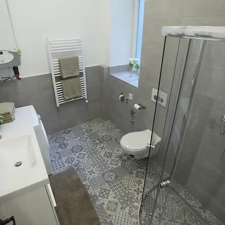 Tailor In The Center